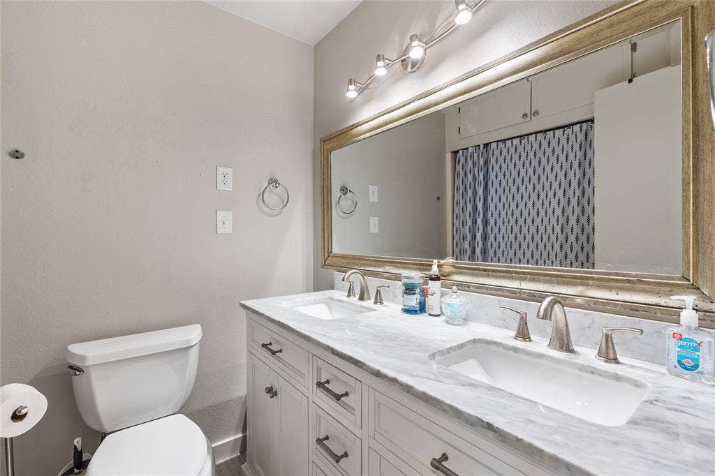 3804 Sandy Beach Drive, Granbury, TX 76049 3804 Sandy Beach Drive, Granbury, TX 76049