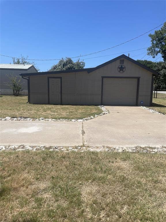 3804 Sandy Beach Drive, Granbury, TX 76049 detached garage and shop 1128 Sq Ft