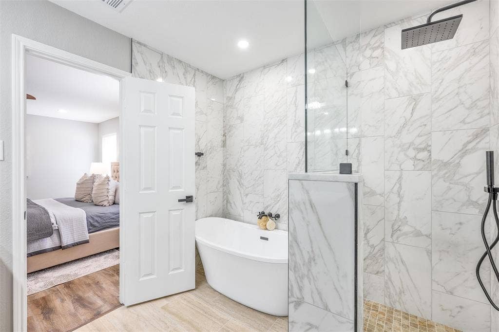 1123 Caroline Drive, Princeton, TX 75407 Oversized shower with seat and built in shampoo shelf
