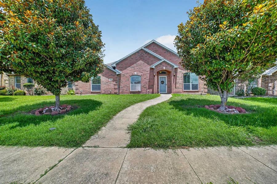 Property photo for 909 Trinity Drive, Lancaster, TX