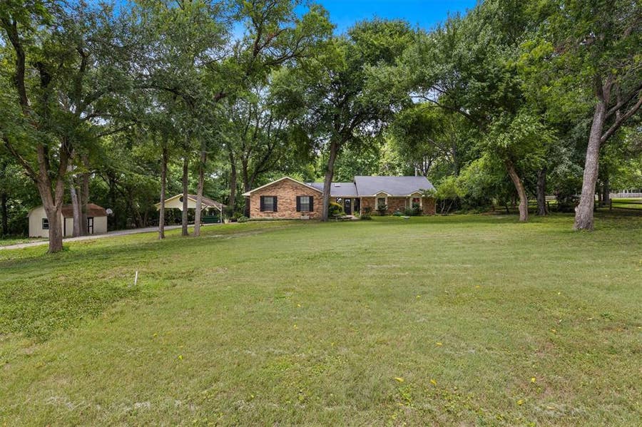 Property photo for 1 Cedar Bend Trail, Lucas, TX