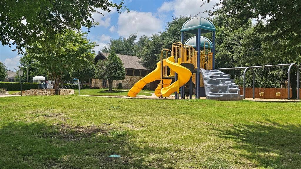 8304 Mossberg Drive, Arlington, TX 76002 8304 Mossberg Drive, Arlington, TX 76002