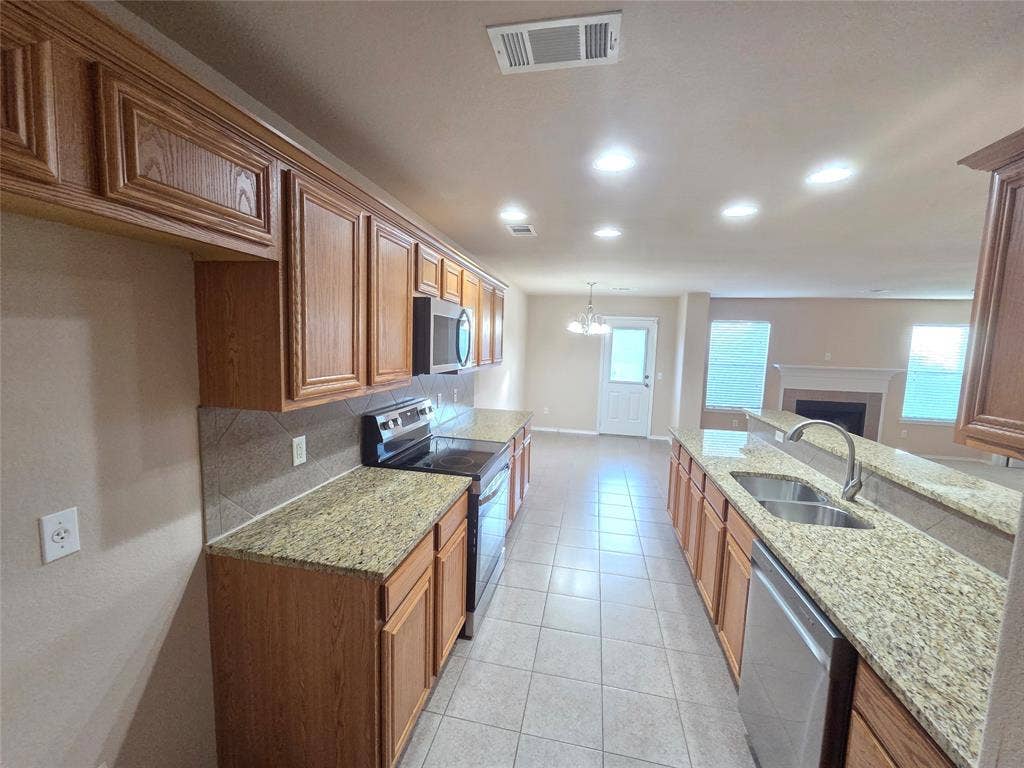 8304 Mossberg Drive, Arlington, TX 76002 8304 Mossberg Drive, Arlington, TX 76002