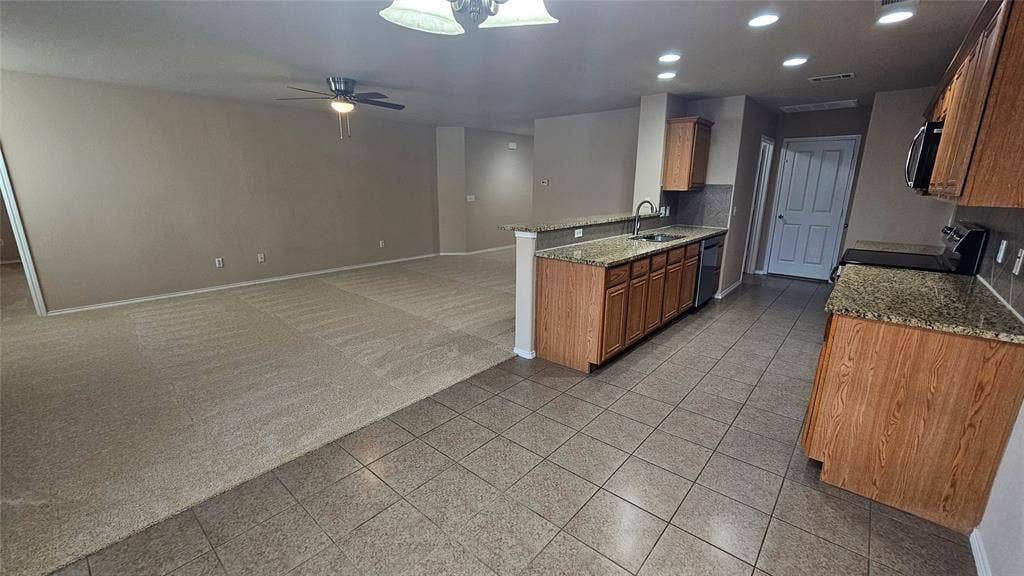 8304 Mossberg Drive, Arlington, TX 76002 8304 Mossberg Drive, Arlington, TX 76002