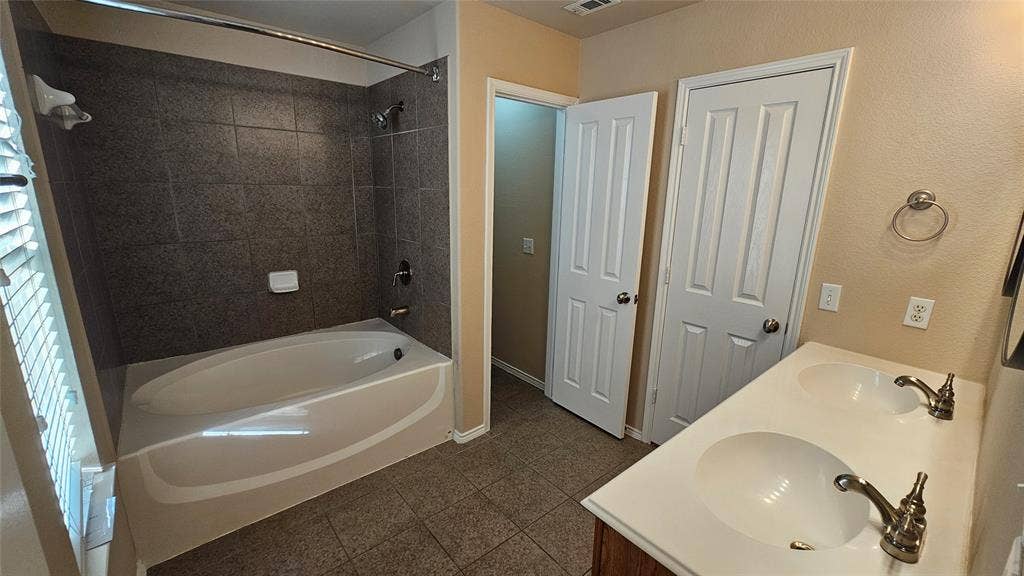 8304 Mossberg Drive, Arlington, TX 76002 8304 Mossberg Drive, Arlington, TX 76002