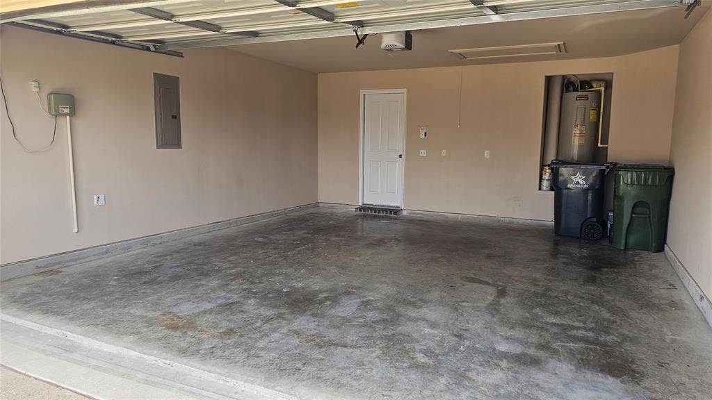 8304 Mossberg Drive, Arlington, TX 76002 8304 Mossberg Drive, Arlington, TX 76002