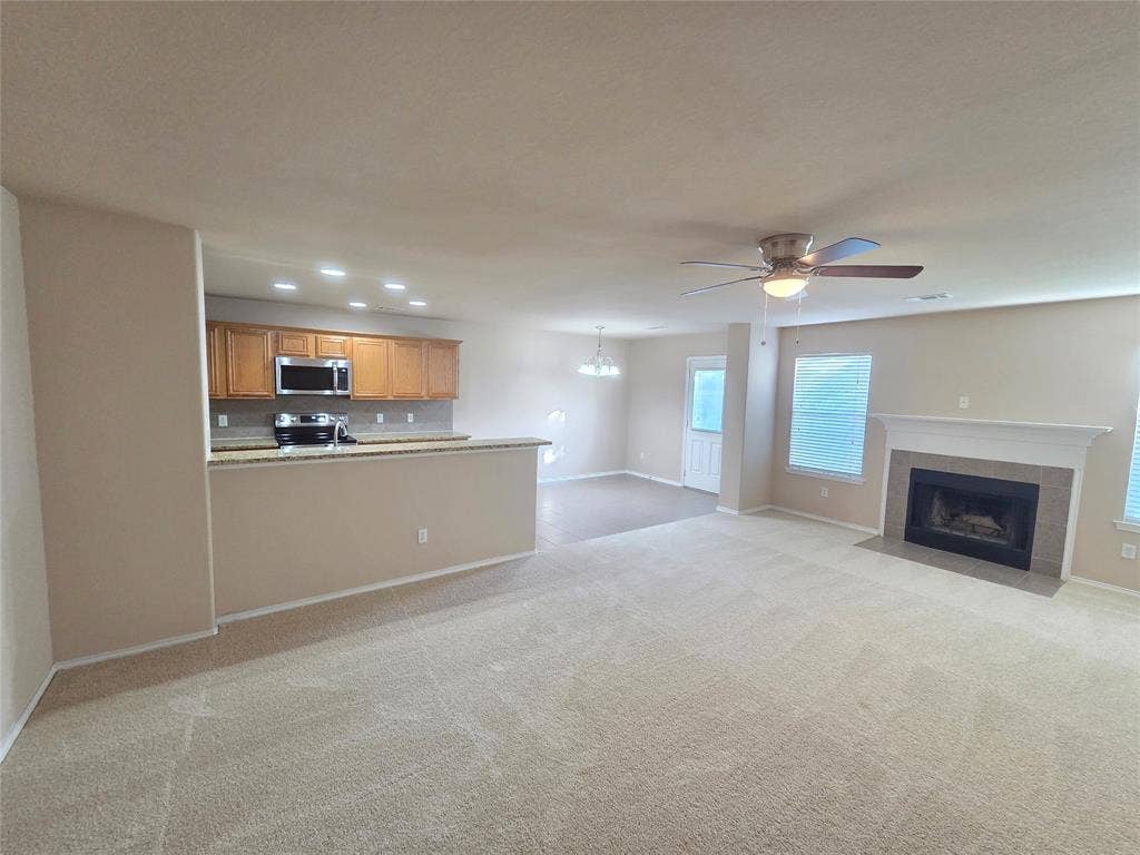 8304 Mossberg Drive, Arlington, TX 76002 8304 Mossberg Drive, Arlington, TX 76002