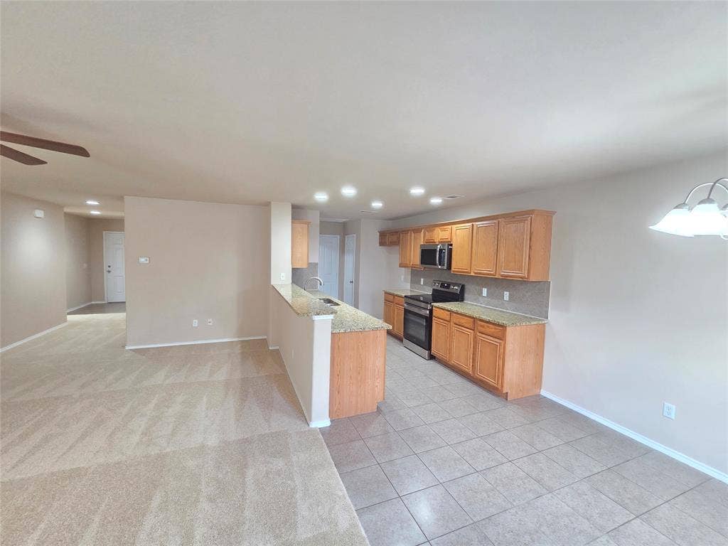 8304 Mossberg Drive, Arlington, TX 76002 8304 Mossberg Drive, Arlington, TX 76002