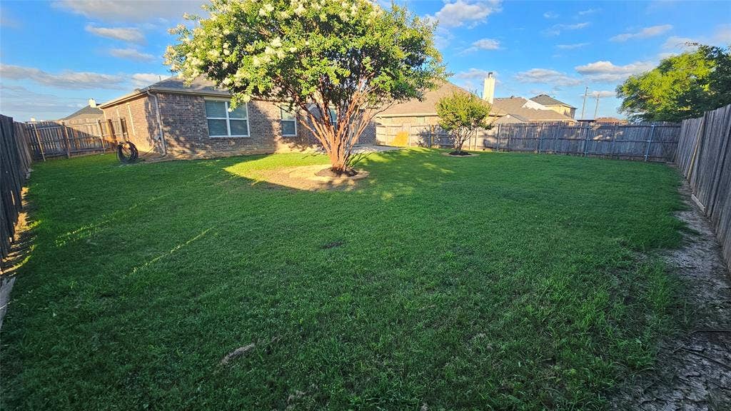 8304 Mossberg Drive, Arlington, TX 76002 8304 Mossberg Drive, Arlington, TX 76002
