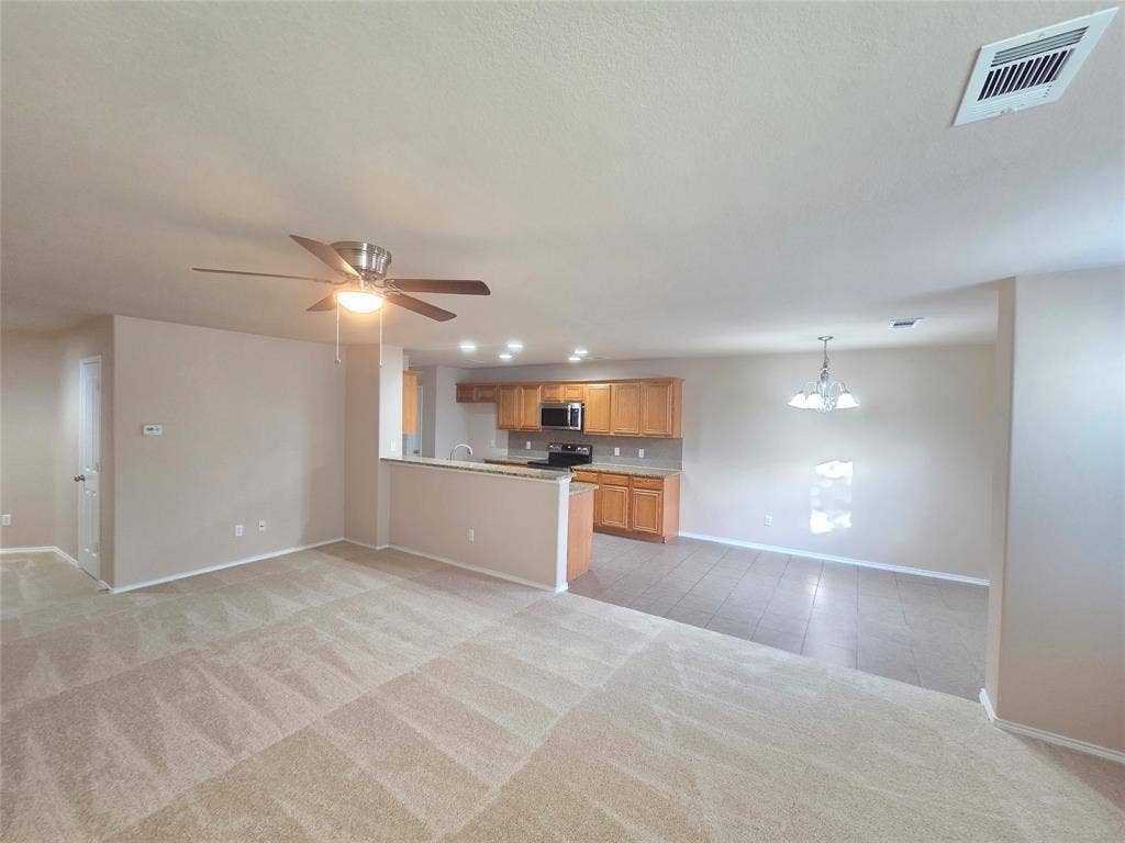 8304 Mossberg Drive, Arlington, TX 76002 8304 Mossberg Drive, Arlington, TX 76002