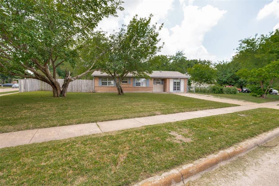 Property photo for 2524 Suffolk Lane, Lancaster, TX
