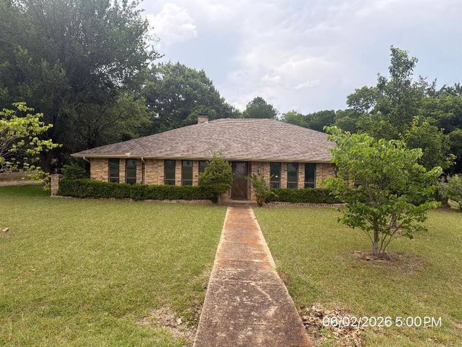 Property photo for 103 Red Bud Court, Oak Leaf, TX