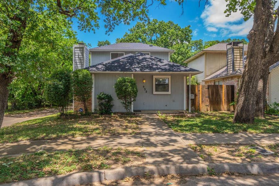 Property photo for 532 Rawls Circle, Irving, TX