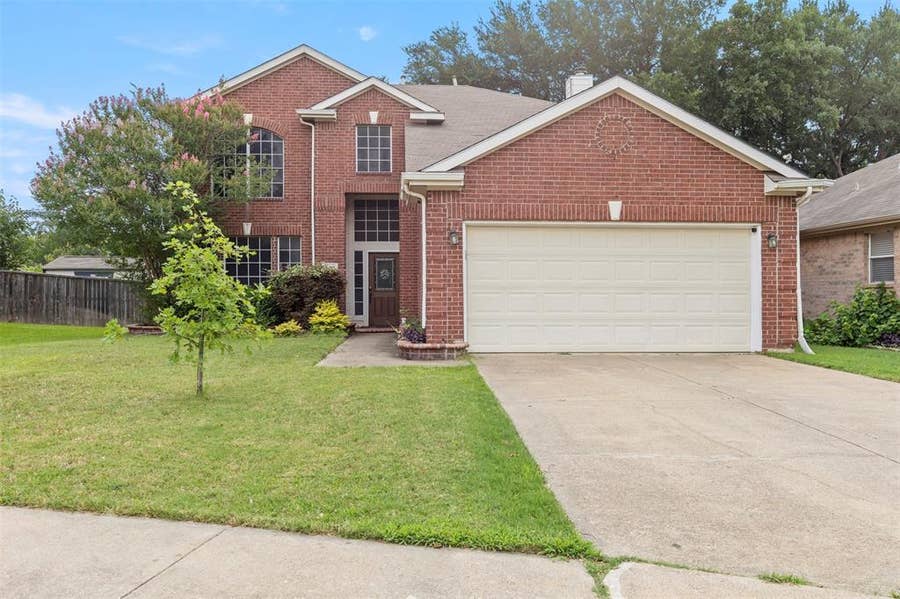 Property photo for 903 Summerbrook Drive, Euless, TX