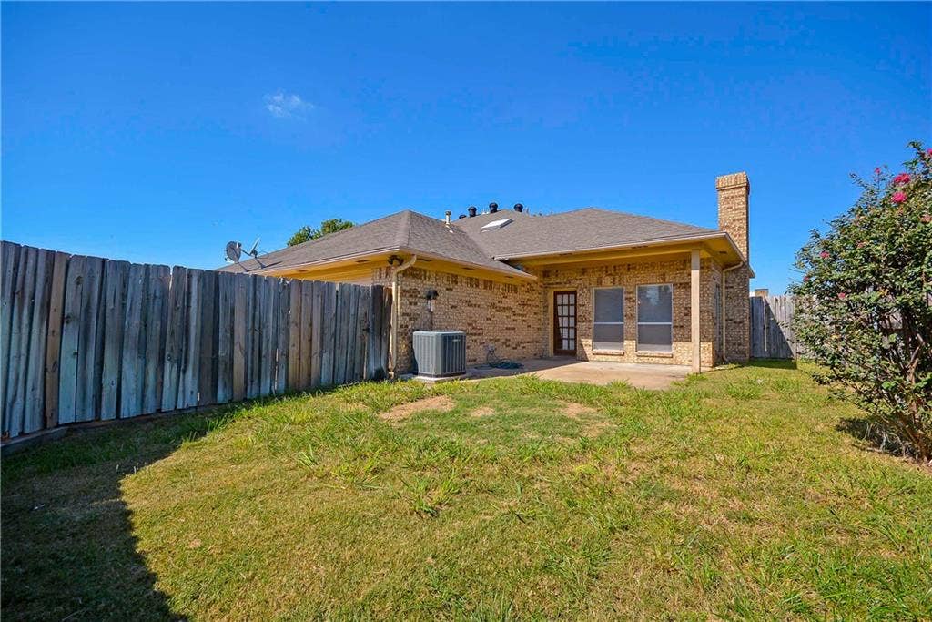 1104 Wimbledon Lane, Plano, TX 75075 1104 Wimbledon Lane, Plano, TX 75075