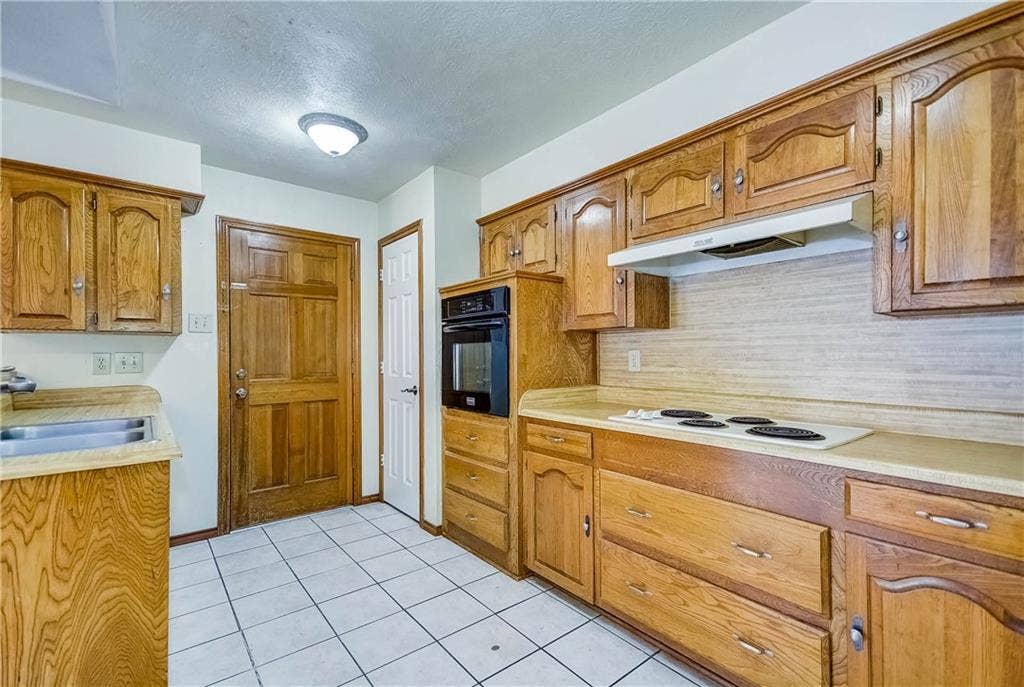1104 Wimbledon Lane, Plano, TX 75075 1104 Wimbledon Lane, Plano, TX 75075