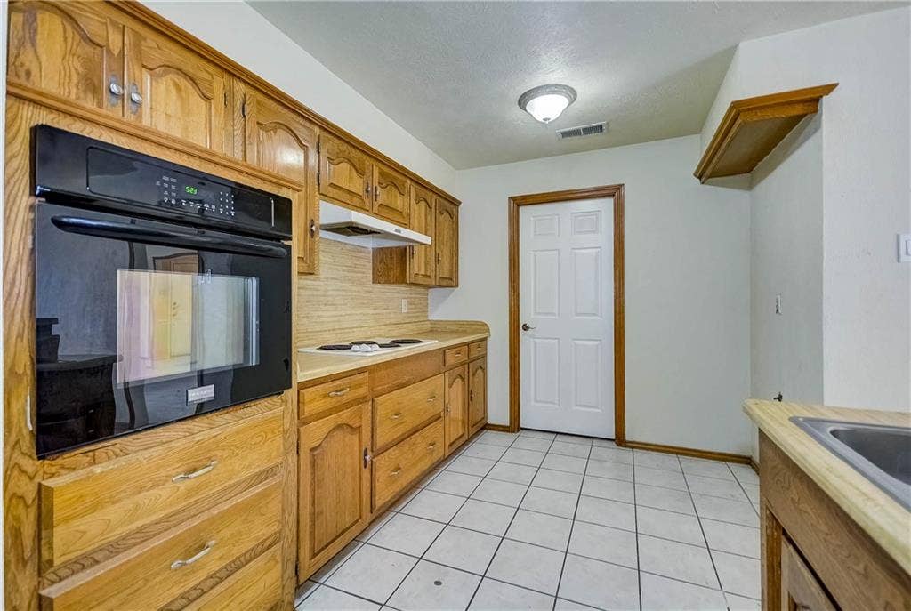 1104 Wimbledon Lane, Plano, TX 75075 1104 Wimbledon Lane, Plano, TX 75075