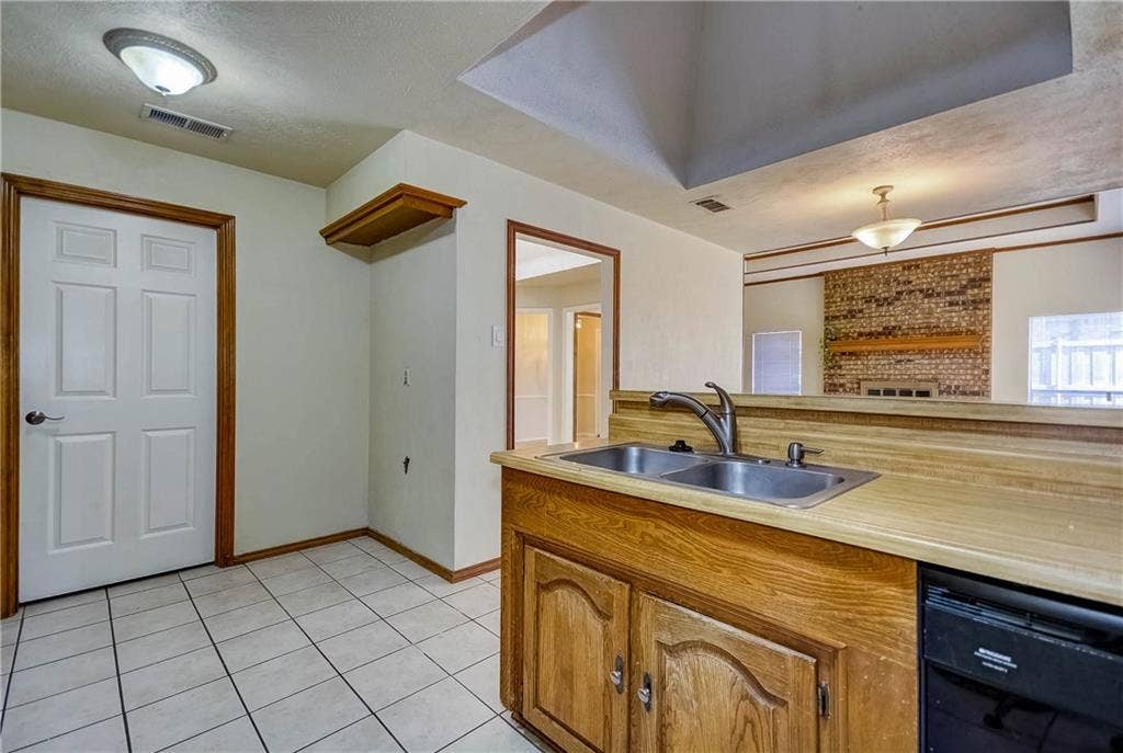 1104 Wimbledon Lane, Plano, TX 75075 1104 Wimbledon Lane, Plano, TX 75075