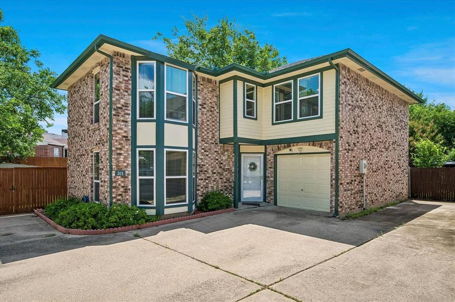 Property photo for 301 Stoneledge Drive, Irving, TX