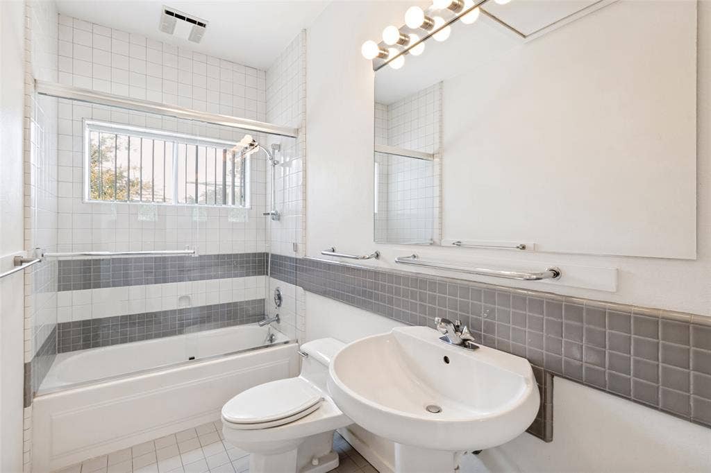 2nd bathroom