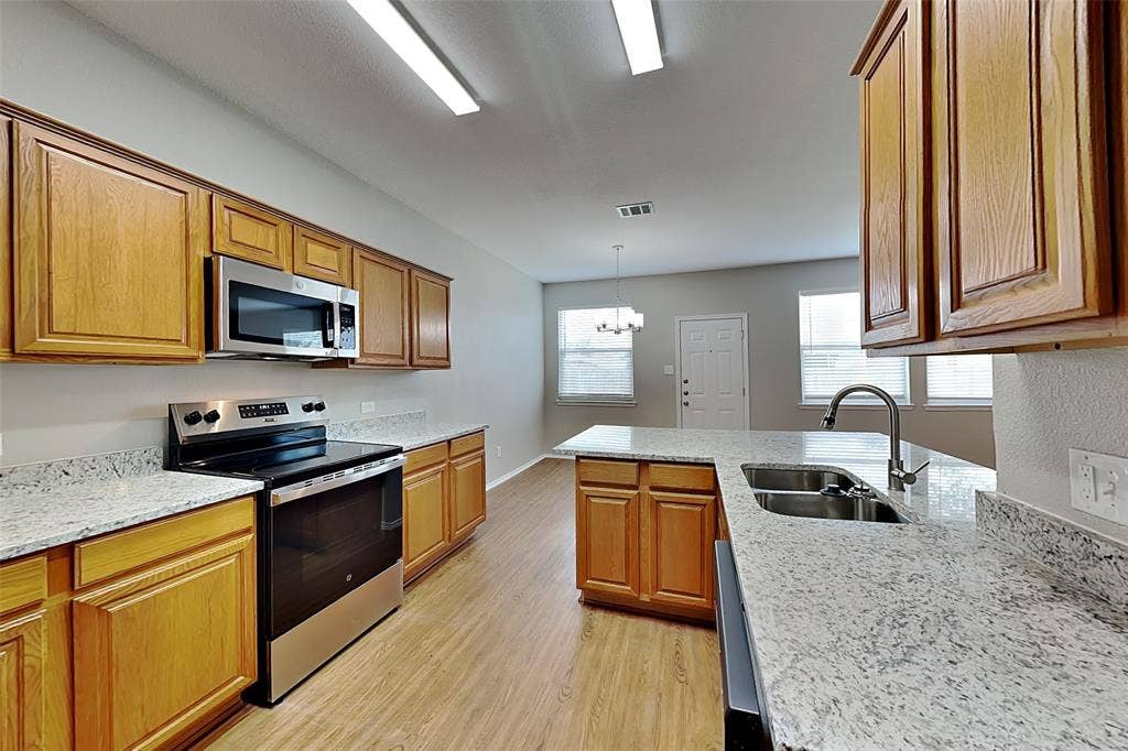 7908 Swan Park Drive, Denton, TX 76210 7908 Swan Park Drive, Denton, TX 76210