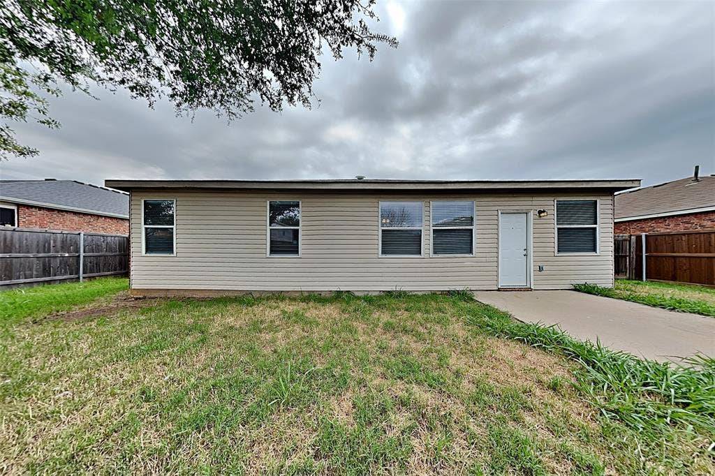 7908 Swan Park Drive, Denton, TX 76210 7908 Swan Park Drive, Denton, TX 76210