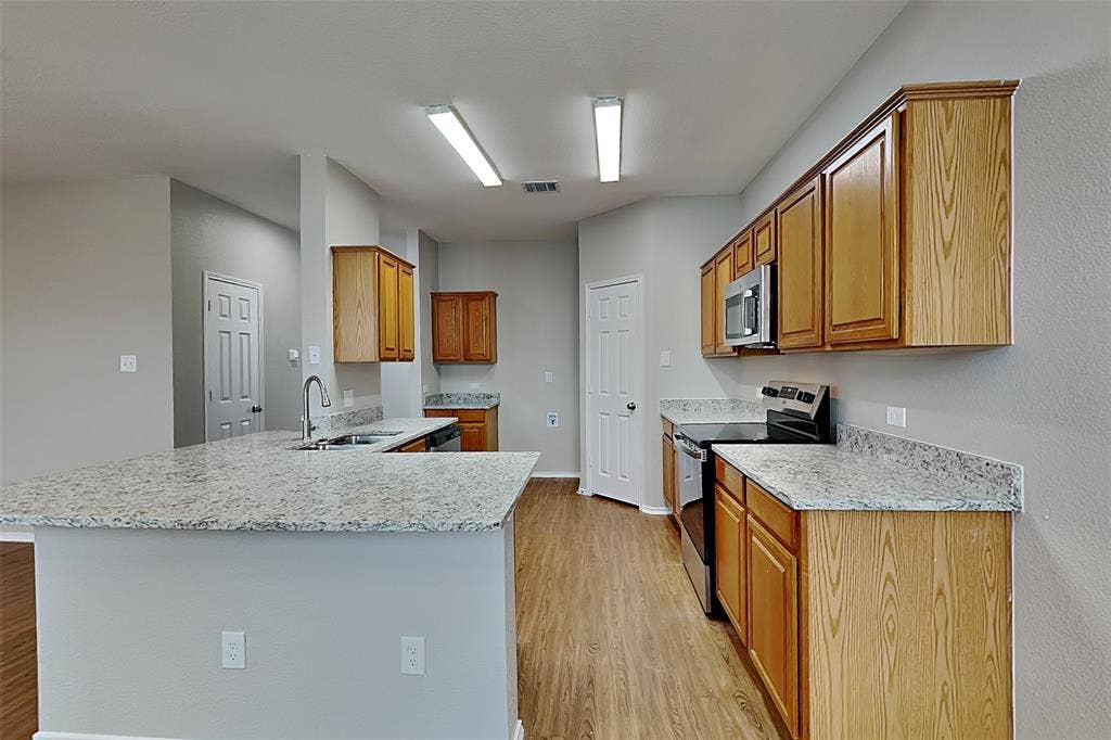7908 Swan Park Drive, Denton, TX 76210 7908 Swan Park Drive, Denton, TX 76210