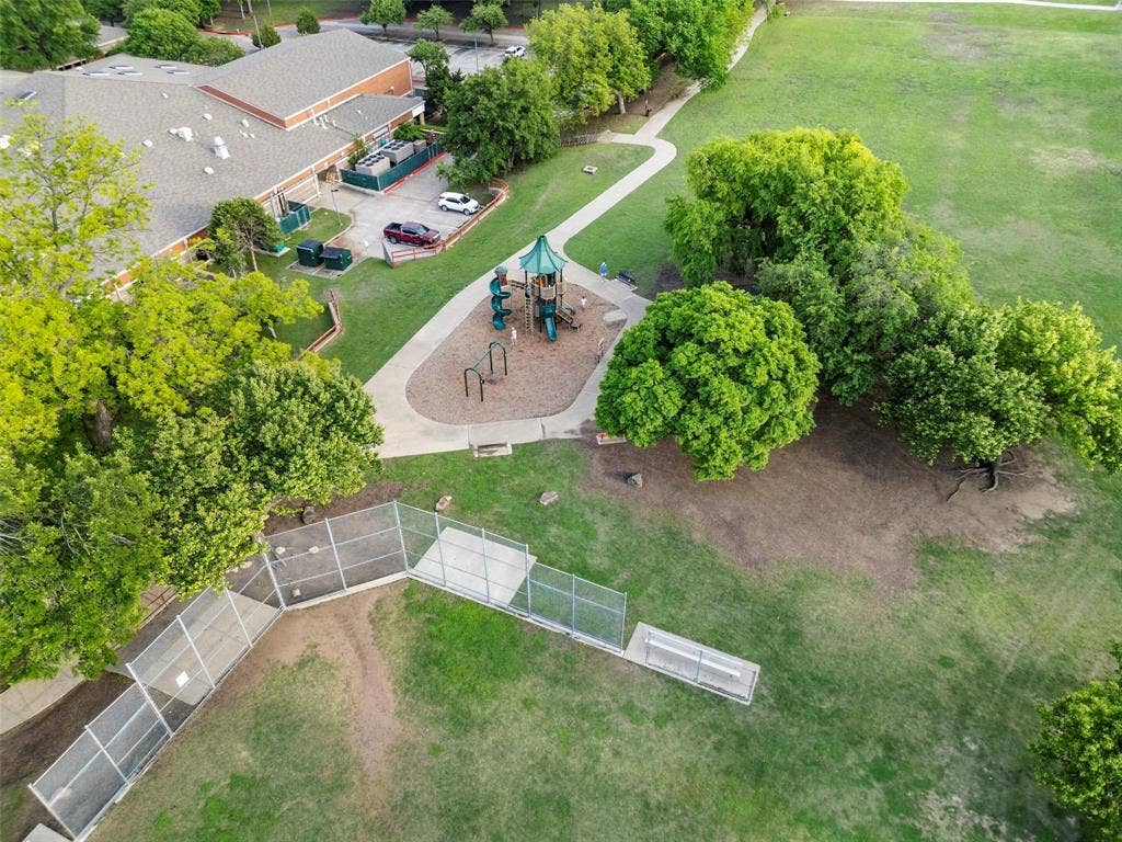 2820 Creek Bend, McKinney, TX 75072 Valley Creek Elementary and Playground