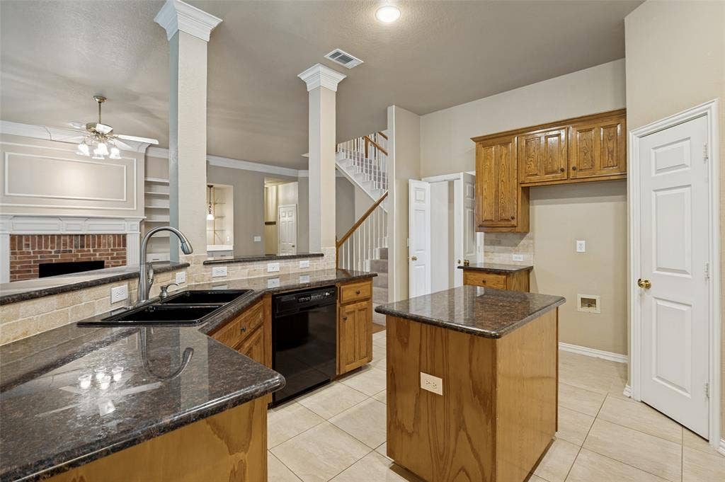 2820 Creek Bend, McKinney, TX 75072 The large breakfast bar keeps everyone enjoying the gathering.