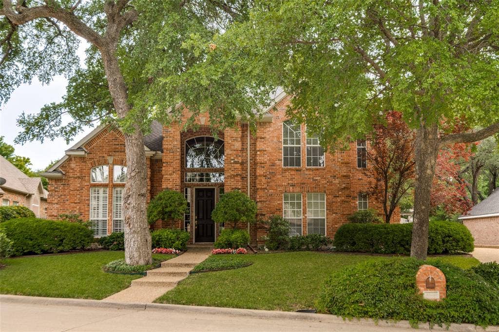 2820 Creek Bend, McKinney, TX 75072 Come See This House Sunday August 16th Open House 2pm-4pm Creek Crossing is a secluded neighborhood in the Eldorado Country Club area and close to Valley Creek Elementary School, with parks and trails near by.
