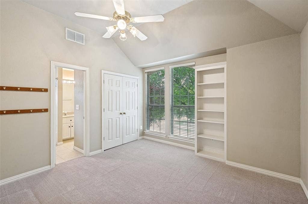 2820 Creek Bend, McKinney, TX 75072 Two of the bedrooms share the jack & Jill bathroom with dual sinks, and tub with shower.
