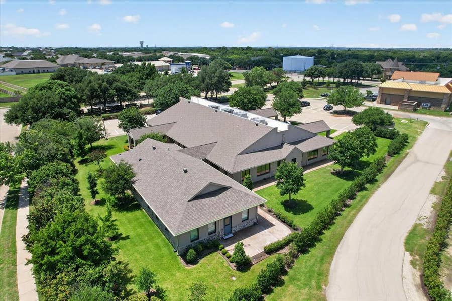 Property photo for 6200 Stone Hill Farms Parkway, Flower Mound, TX