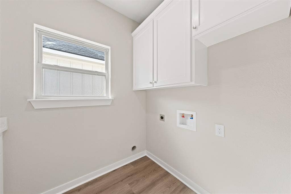 9824 Durango Trail, Waco, TX 76712 Laundry room