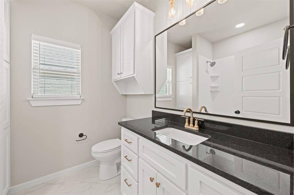 9824 Durango Trail, Waco, TX 76712 Bathroom