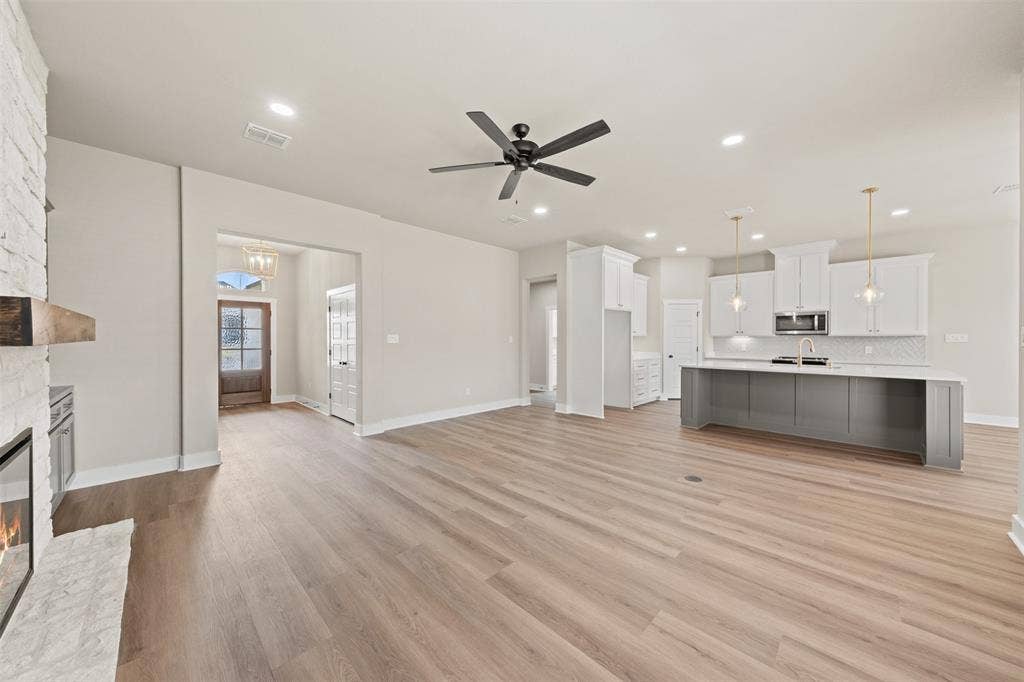 9824 Durango Trail, Waco, TX 76712 Living room