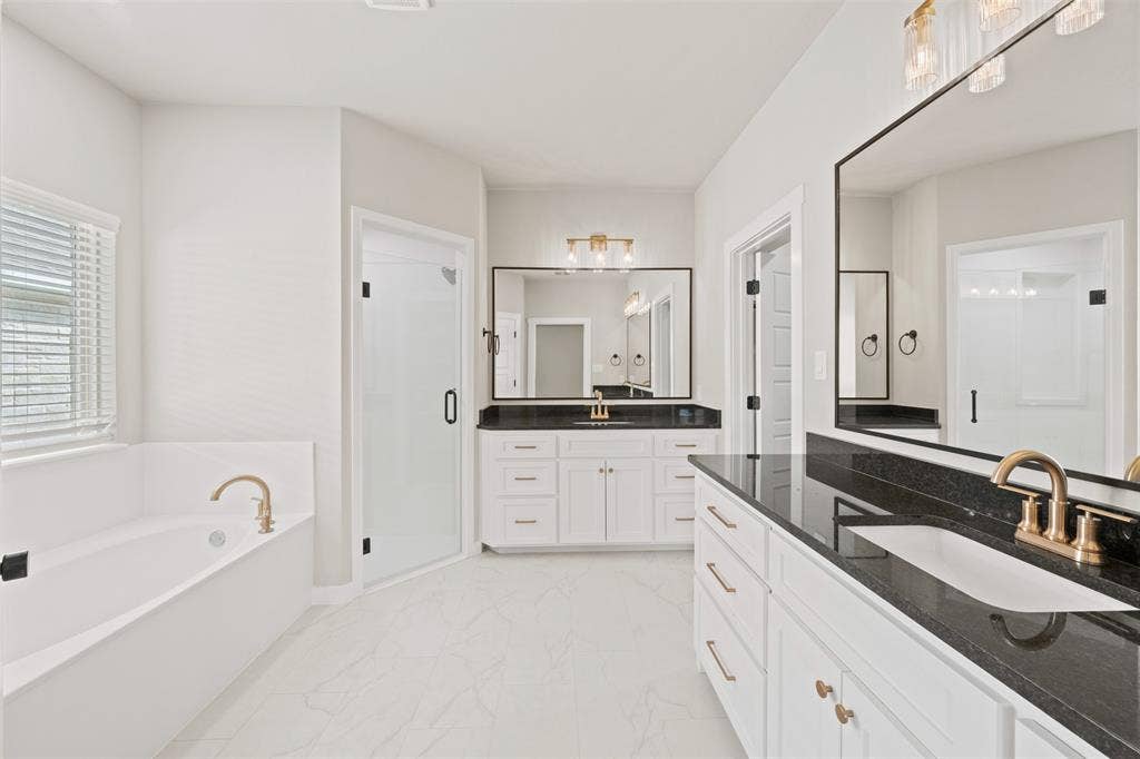 9824 Durango Trail, Waco, TX 76712 Bathroom