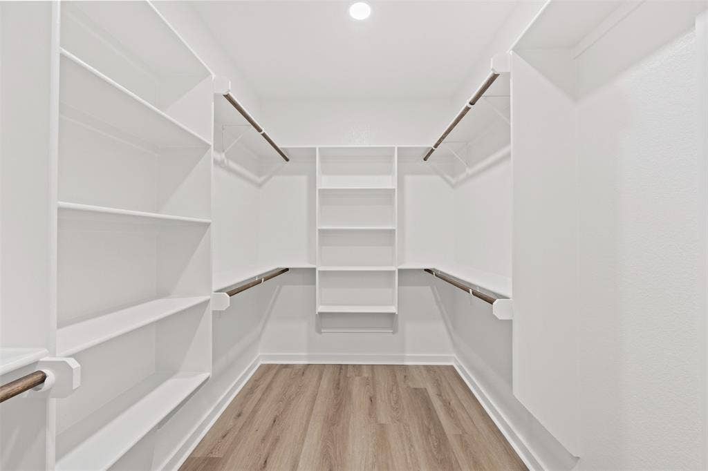 9824 Durango Trail, Waco, TX 76712 Walk in closet