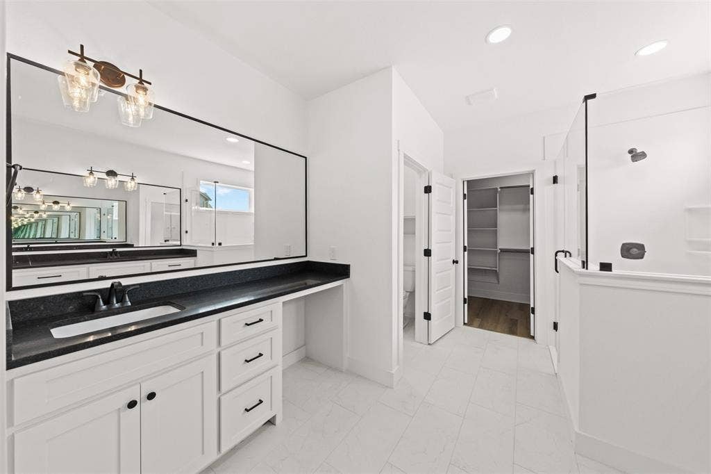 9820 Durango Trail, Waco, TX 76712 Bathroom