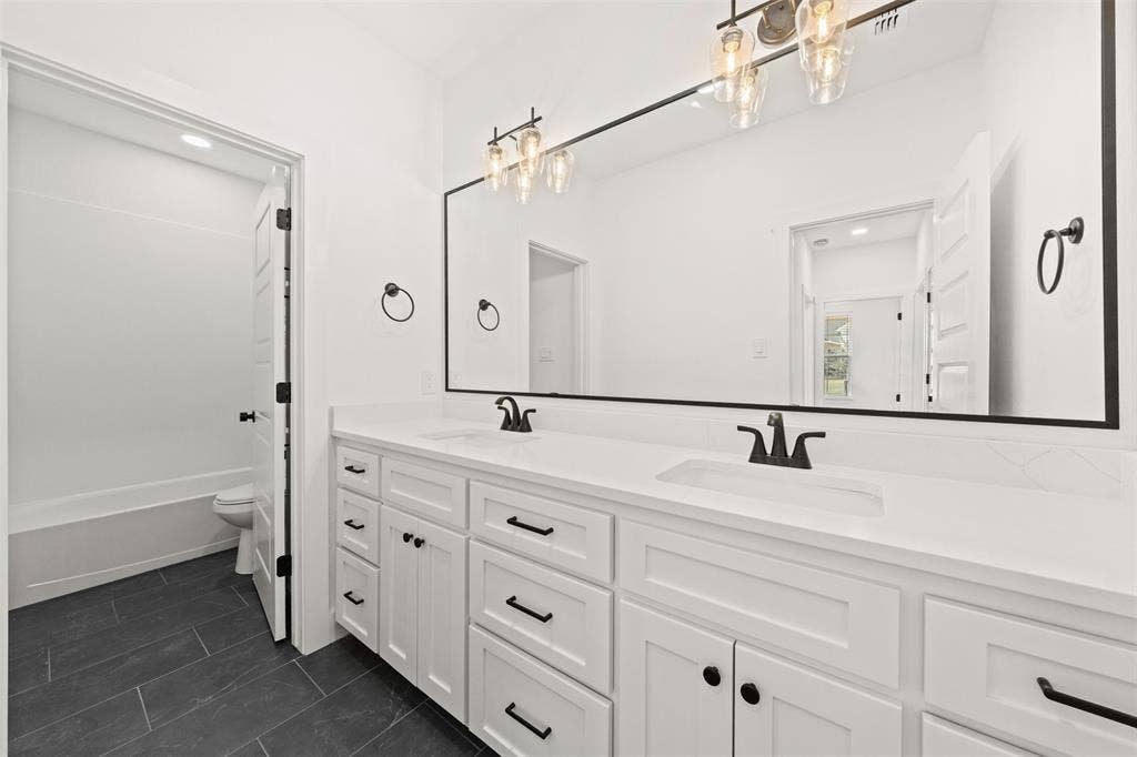 9820 Durango Trail, Waco, TX 76712 Bathroom
