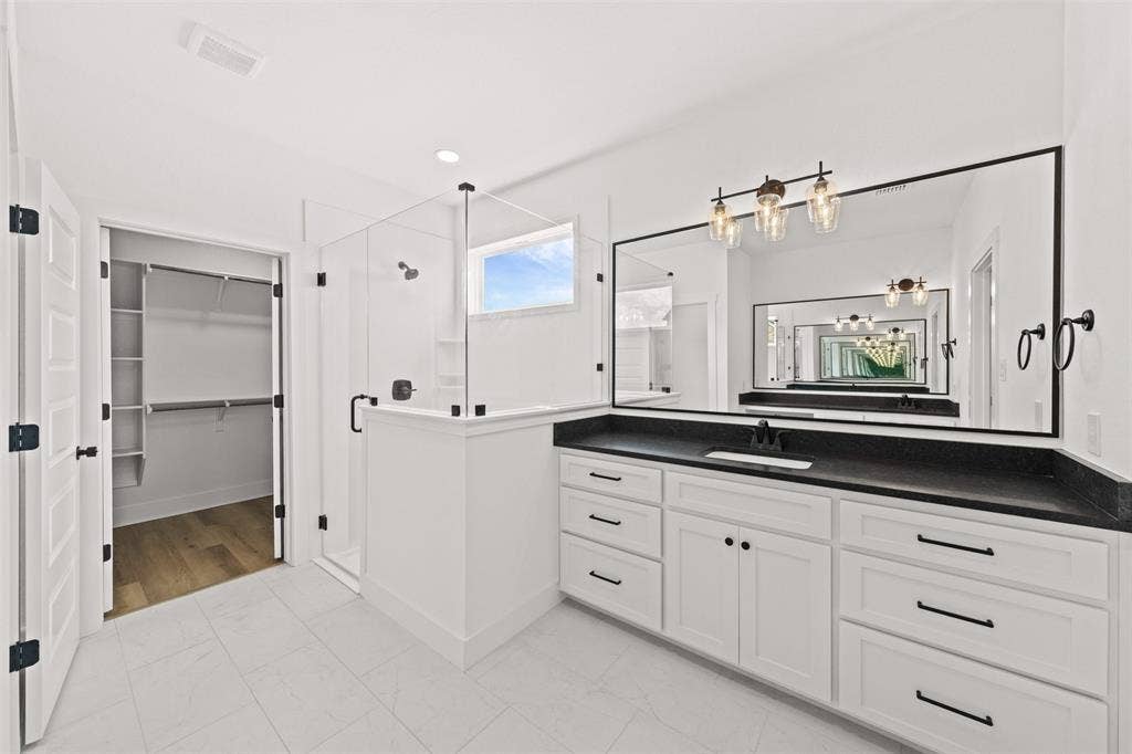 9820 Durango Trail, Waco, TX 76712 Bathroom
