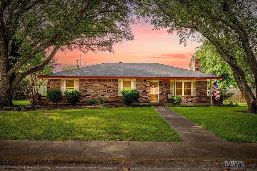 Property photo for 209 Hillcrest Drive, Midlothian, TX