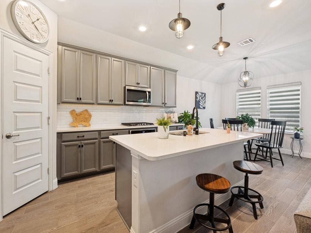 5120 Valley Forge Drive, Denton, TX 76207 5120 Valley Forge Drive, Denton, TX 76207