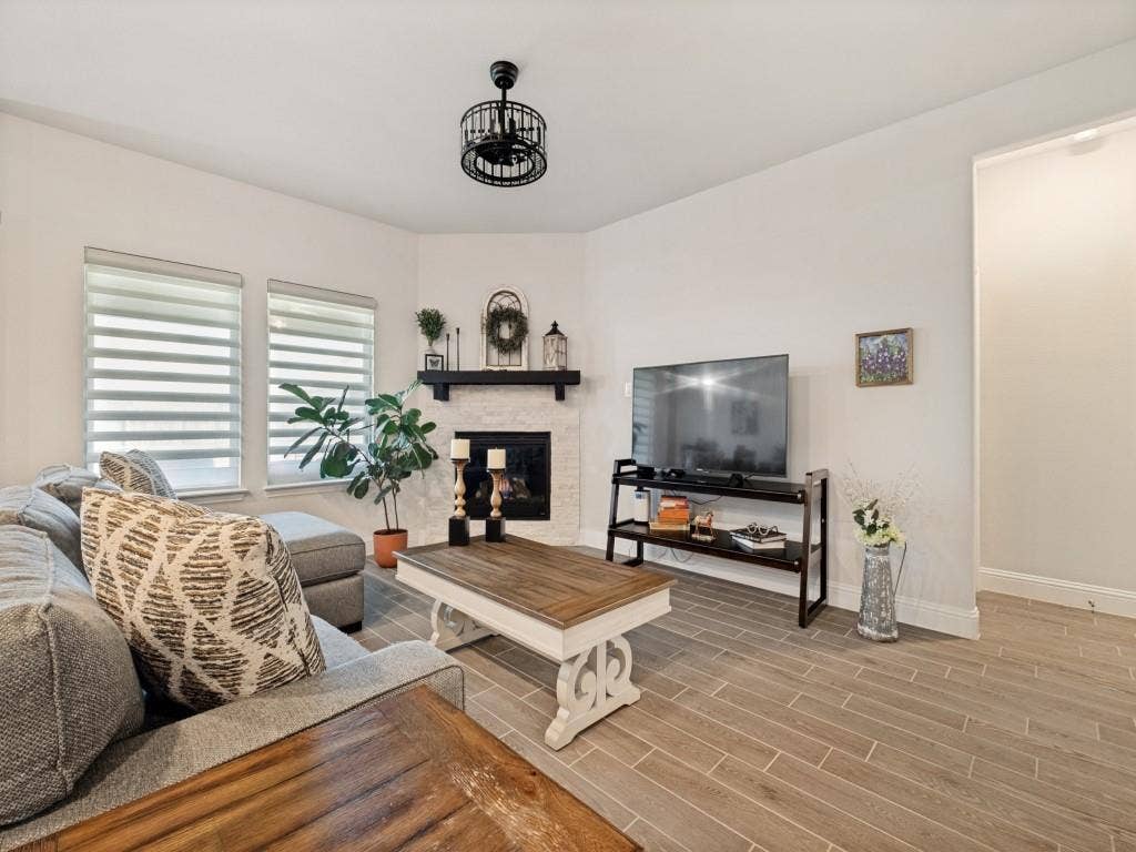 5120 Valley Forge Drive, Denton, TX 76207 5120 Valley Forge Drive, Denton, TX 76207