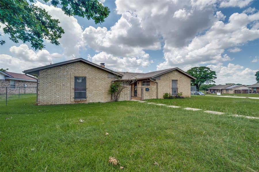 Property photo for 1421 Mount Vernon Drive, Mesquite, TX