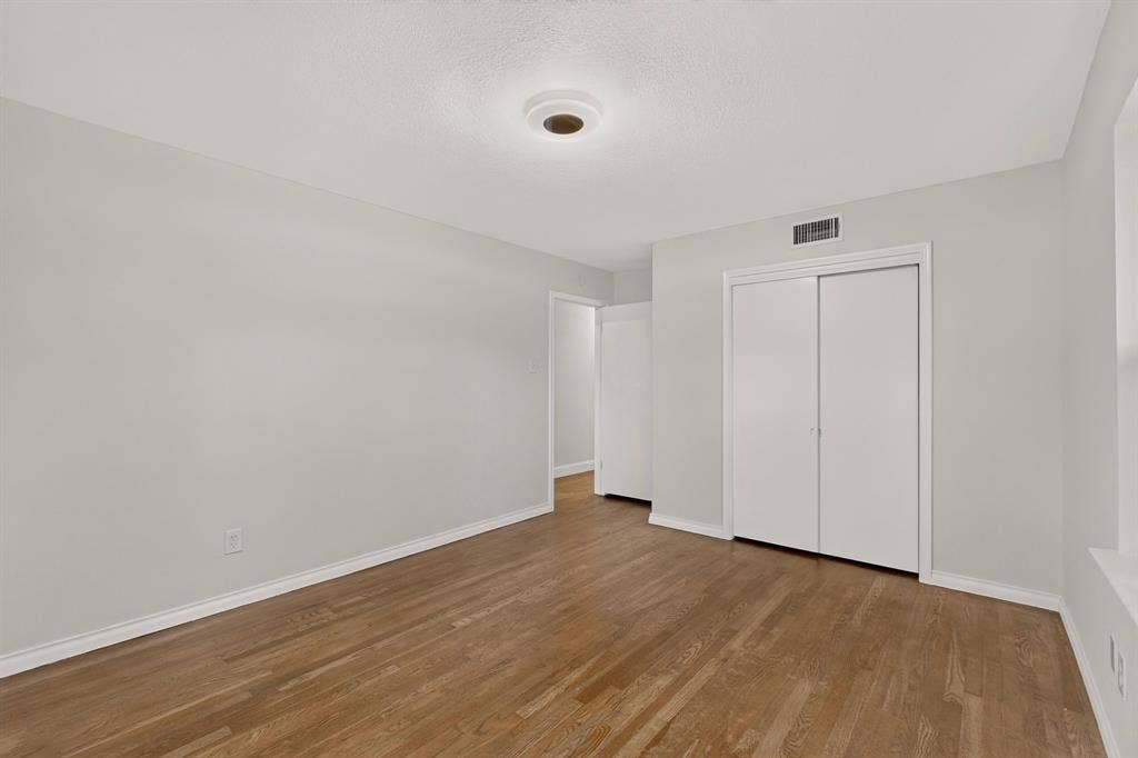 405 Easton Road, Dallas, TX 75218 Expansive interior room featuring light-toned walls and wood-finish flooring