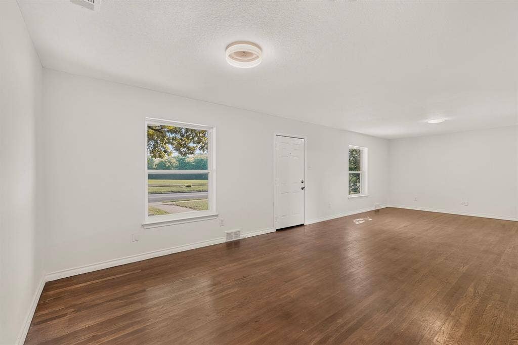 405 Easton Road, Dallas, TX 75218 Dinning Room open to living room