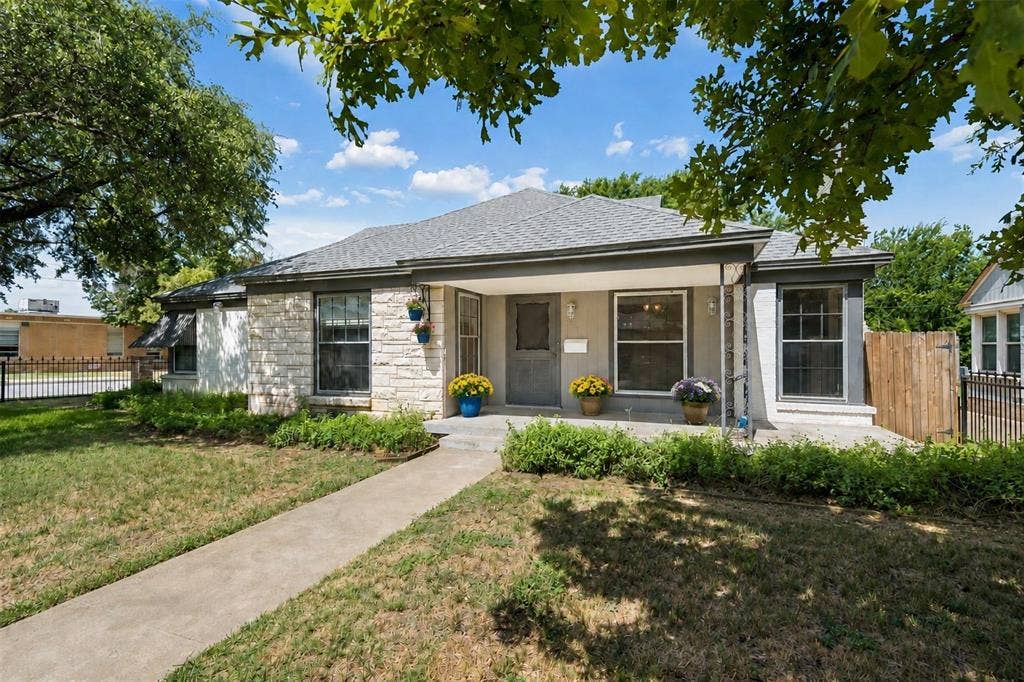 3616 Harwen Terrace, Fort Worth, TX 76109 Large covered front porch