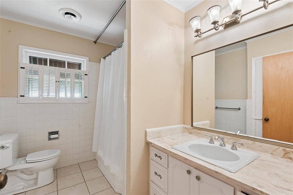 3616 Harwen Terrace, Fort Worth, TX 76109 Secondary Bathroom