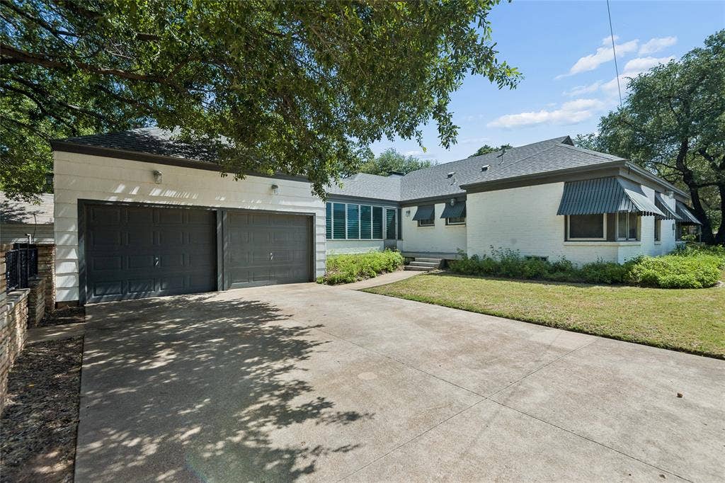 3616 Harwen Terrace, Fort Worth, TX 76109 Side view with garage