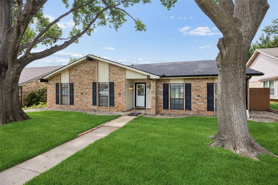 Property photo for 3004 Yorkshire Court, Flower Mound, TX